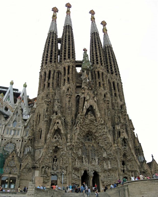 STA_0120 Sagrada Familia other awesome side no cranes.jpg
